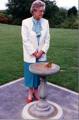 Mrs Peggy Yeates unveiling the memorial sundial